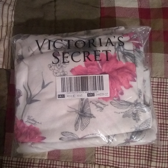 NEW VICTORIA'S SECRET WOMENS FLORAL COZY JOGGER PAJAMA SET - Picture 4 of 10